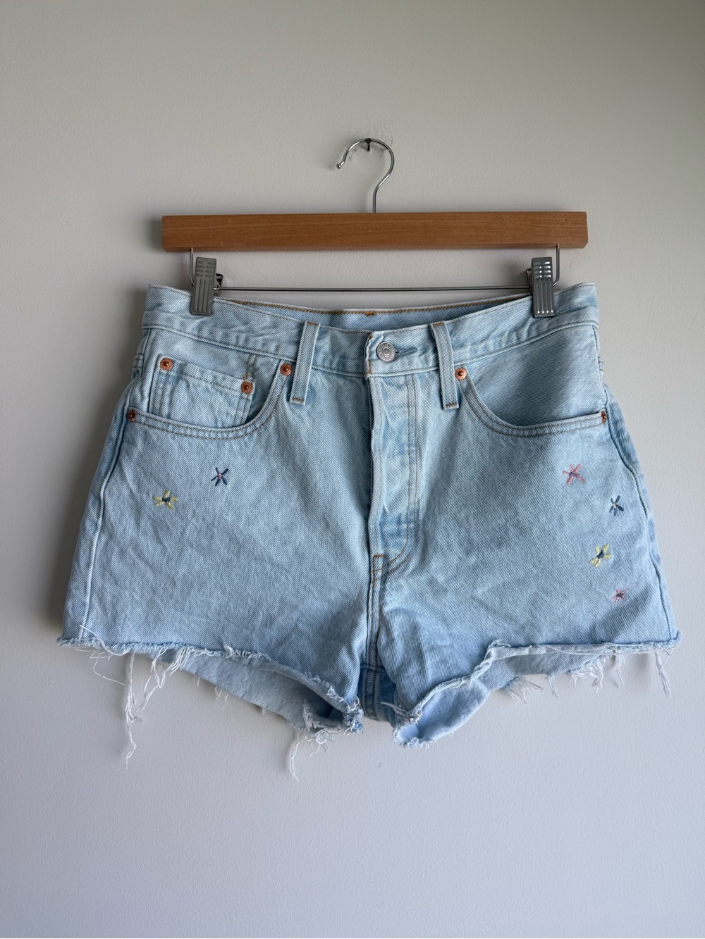Levi’s 501 Original Floral Embroidered Cutoff Shorts W28